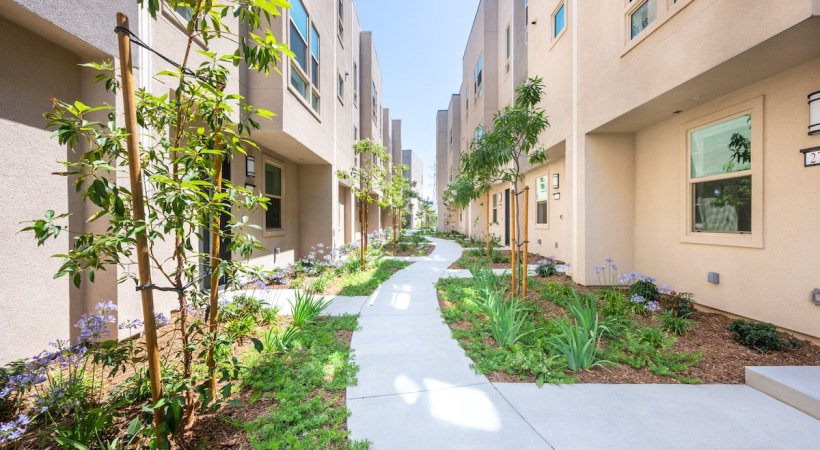 courtyard walkway between two buildings