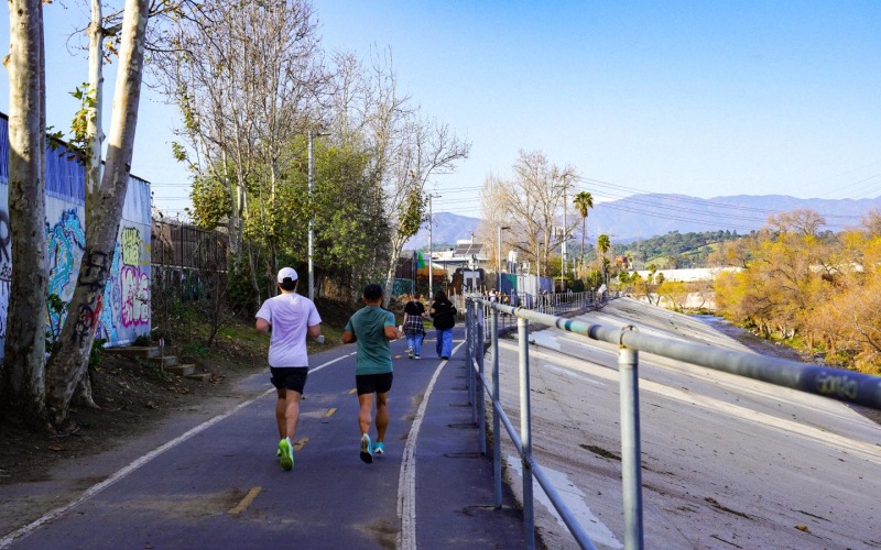 people running on a road